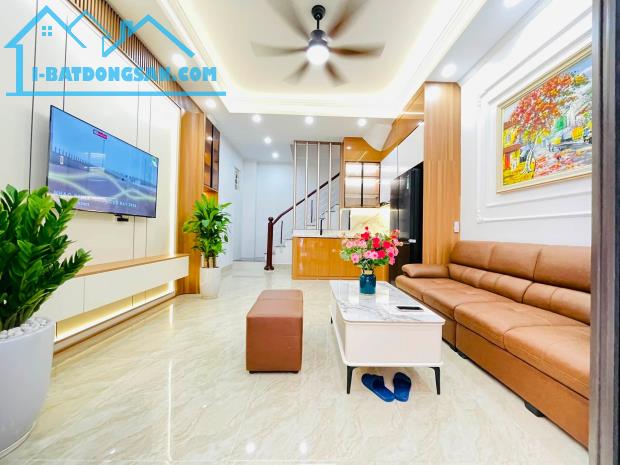 Nhà đẹp Bùi Xương Trạch 38m2, 5T, MT4.8m Gara ô tô nhỉnh 10 tỷ hiếm Thanh Xuân