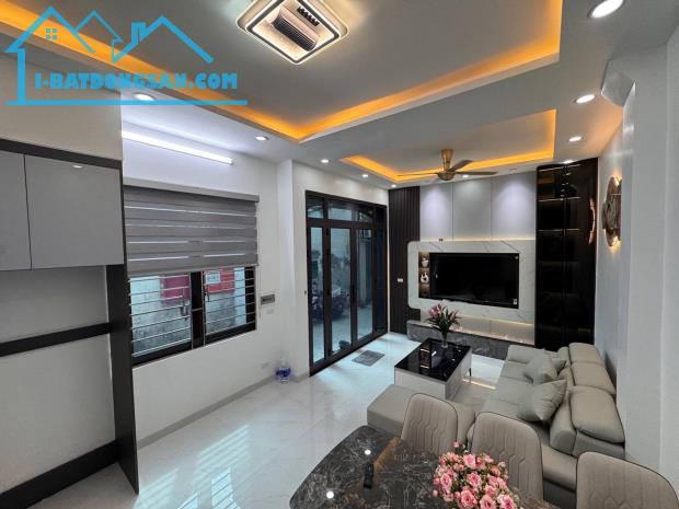 Bán nhà Giáp Bát, HN, DT 50 m2, 5 tầng, giá bán 9.95 tỷ 🔥Mô tả: Nhà gần bến xe Giáp Bát g