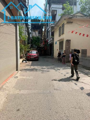 NHÀ ĐẸP ĐÊ LA THÀNH – 39M² – MT 4M – 5 TẦNG – THANG MÁY – Ô TÔ ĐỖ CỬA – KINH DOANH