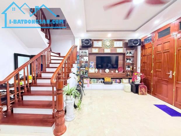 Bán nhà mới phố Linh Lang, Ba Đình, 35m2, 6 tầng, ô tô gần, ngõ thông, full nội thất, 9 tỷ