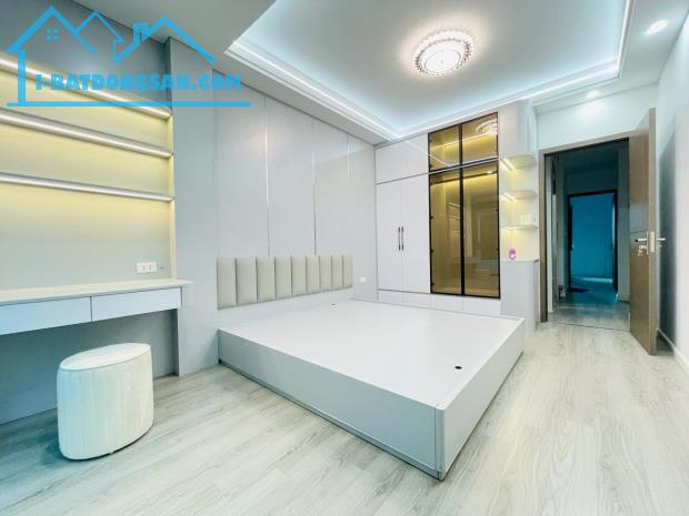Bán nhà Chùa Láng 38m2, 5 tầng đẹp long lanh full đồ giá 13.9 tỷ trung tâm Đống Đa