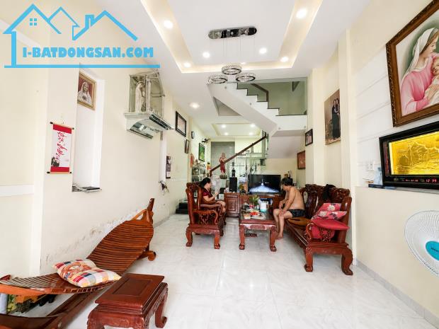 Bán nhà khu phân lô bên sông Ql13 giáp Vạn Phúc, 4 tầng, đường 7m, xe hơi đỗ sân, 10.2 tỷ