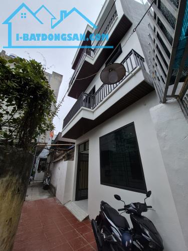 BÁN NHÀ ĐẸP 2.55 TỶ 3 TẦNG 52M2 NGÕ CỰC NGẮN ĐƯỜNG CÙ CHÍNH LAN