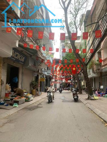 NHÀ PHÂN LÔ LA THÀNH – 62M² – MT 5,2M – 4 TẦNG – GẦN PHỐ – Ô TÔ CÁCH NHÀ 20M – DÒNG TIỀN