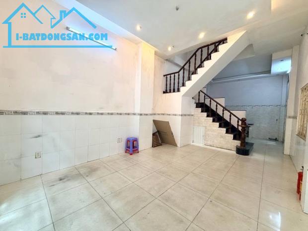 Giảm 1 tỷ cần bán nhanh căn nhà ở Lạc Long Quân, Tân Bình, 60m2, giá 6 tỷ 0834399266