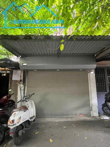 TẬP THỂ TẦNG 1 PHỐ KHÂM THIÊN – 100M² – Ô TÔ VÀO NHÀ – NHỈNH 5 TỶ