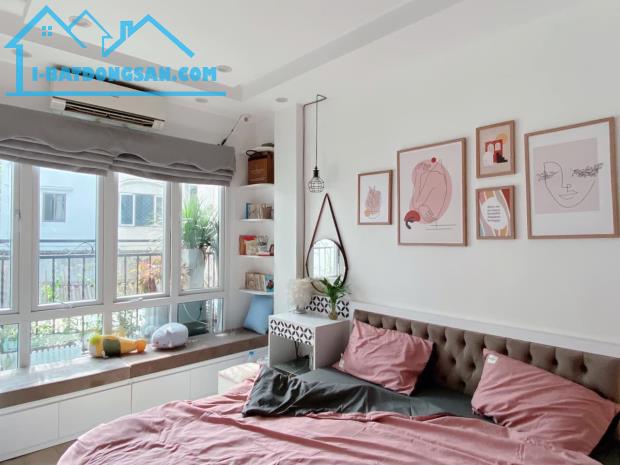 *Bán tòa khách sạn 7 tầng, 13 phòng, mặt tiền Hồ Nghinh, dt 70m2, giá 35 Tỷ