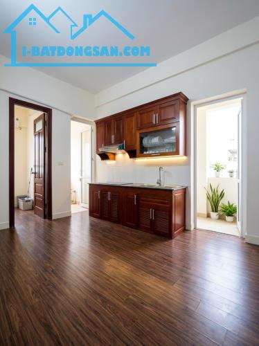 Bán căn hộ góc 2 phòng ngủ tại chung cư Tp Giao Lưu, giá hợp lý, tầng trung tiện lợi