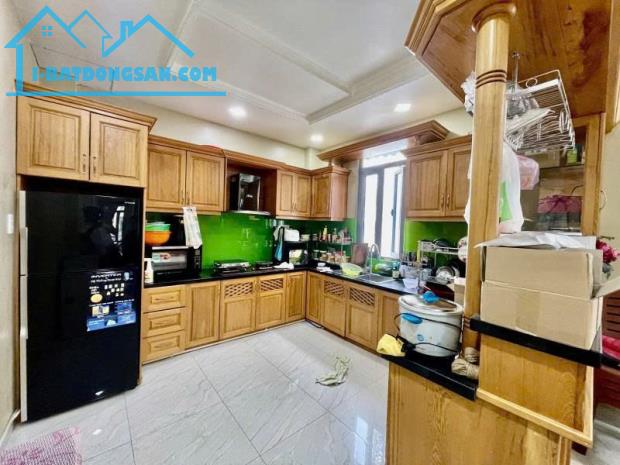 Bán gấp nhà mặt Quận 5 ngay Hồng Bàng - Căn góc thoáng không Lộ giới - 6 tầng có thang máy