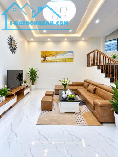 BÁN GẤP NHÀ ĐỘI CẤN TT BA ĐÌNH ĐẸP LONG LANH FULL NỘI THẤT 40M X 4 TẦNG MT 5M NHỈNH 10 TỶ