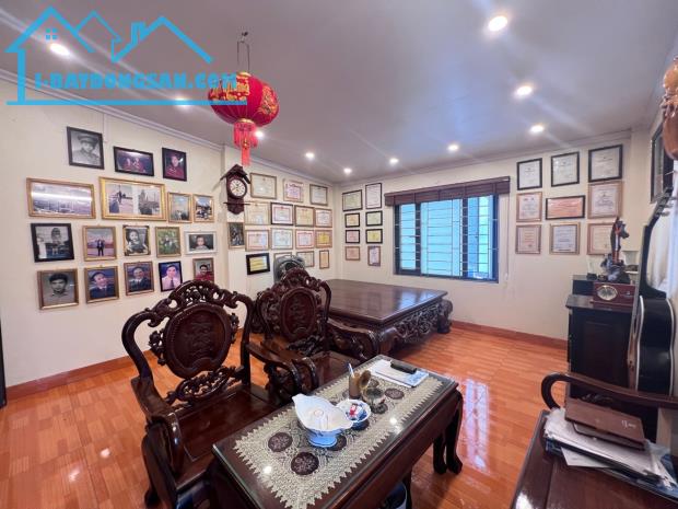 BÁN NHÀ ĐA TỐN. HÀNG XÓM VINHOME. NHÀ 3 TÀNG . GIÁ 6...TỶ