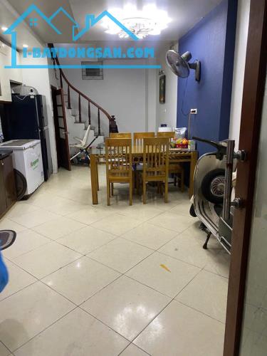 Nhà dân xây lô góc Trần Cung giáp Cầu Giấy 35 m2 MT3.5 m x 3 tầng sổ đỏ vuông 6 tỷ