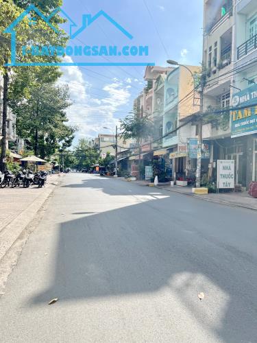 NHÀ 4 TẦNG MẶT TIỀN ĐƯỜNG PHẠM THỊ TÁNH – TTTM PARC MALL Q8