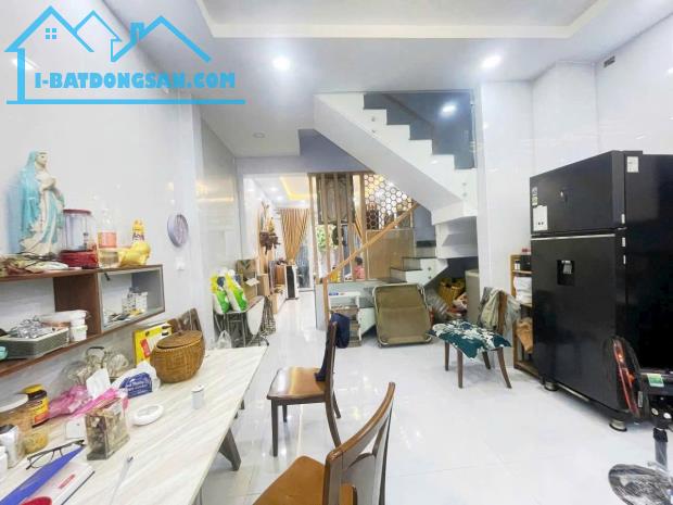 Bán Nhà Mặt Tiền Nguyễn Minh Hoàng, Tân Bình, 73m2, 3 Tầng, Sổ Nở Hậu, Nhỉnh 19 Tỷ TL.