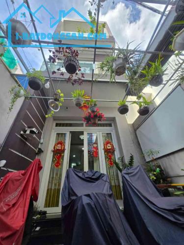 Bán nhà bên sông Phạm Văn Đồng ngay Gigamall - 57m2 - 3 tầng - 2 mặt hẻm thoáng - 6.7 tỷ