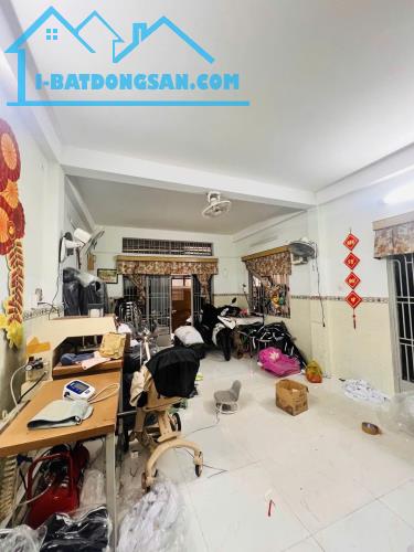 Giảm sâu, gấp bán, 3 Tầng, 5Pn, ngang 4.5m, 84m2, HXH gần Metro Cách Mạng Tháng 8, 7.78 Tỷ