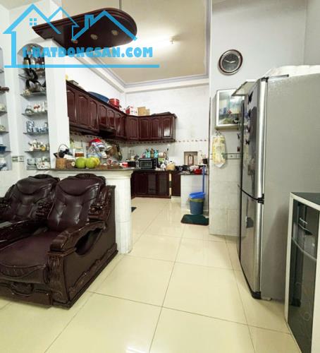 Bán nhà 4 tầng, mặt tiền Nguyễn Tử Nha, cạnh ngã tư Bảy Hiền, 67m2, hơn 10 tỷ TL