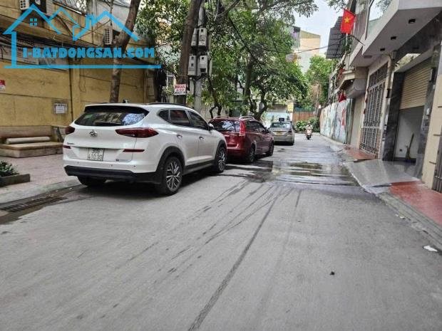 NHÀ ĐẸP LÔ GÓC HOÀNG CẦU – 49M² – MT 4,7M – 4 TẦNG – NGÕ THÔNG – GẦN Ô TÔ TRÁNH