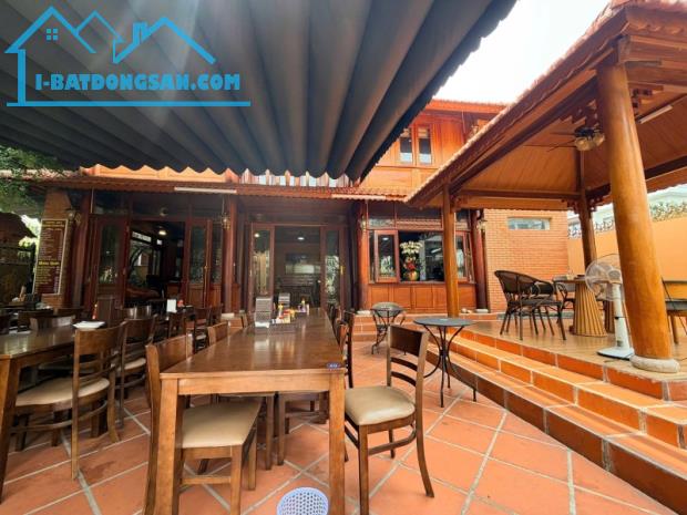 Biệt thự sân vườn gỗ đỏ – Căn góc 2 MT – Dt 237m² (15.5 x 17m) - Bình Trưng Đông