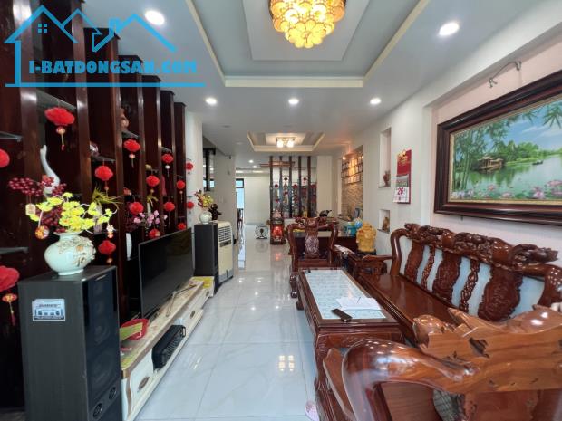 Khu TĐC Phước Thiện – Dt 137m² (7 x 20m) x 3T – 4PN, gara ô tô – Sát Vinhomes Q9