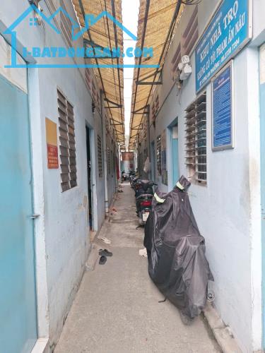 Dãy trọ – Dt 296m² (11 x 30m) x 2 tầng – 17 phòng – Xe hơi đỗ cửa