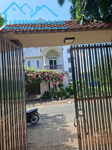 NGAY ĐỖ XUÂN HỢP - 140M2 - 3 TẦNG -7X20 - ĐƯỜNG NHỰA CÓ VỈA HÈ 12M