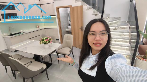 Xách vali vào ở ngay Hương Lộ 2 Bình Tân, nhà 70m2 hẻm xe hơi chỉ 6Đ lớn