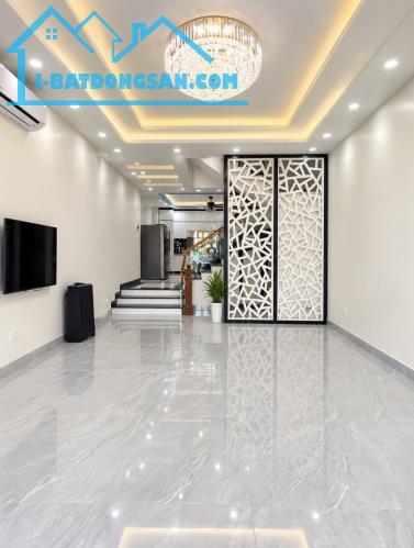 BÁN NHÀ PHÚ HẢI - CẦU RÀO -120M -3 TẦNG -Ô TÔ ĐỖ TRONG SÂN