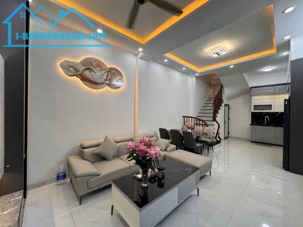 Bán nhà phố Kim Đồng 40m2, 5T, MT9m tặng full nội thất thiết kế đẹp hơn 9 tỷ QH ổn định