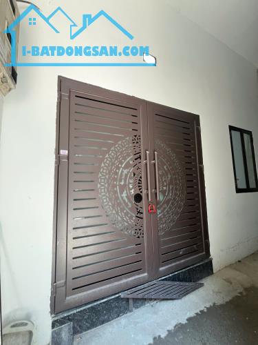 Bán nhà Ngõ Văn Chương - 3 phòng ngủ - 2 thoáng - Ô tô gần