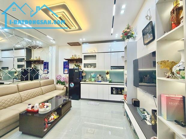 Bán chung cư ngõ 603 Lạc Long Quân 38 m2 full nội thất, thang máy, bảo vệ chỉ 1.63 tỷ