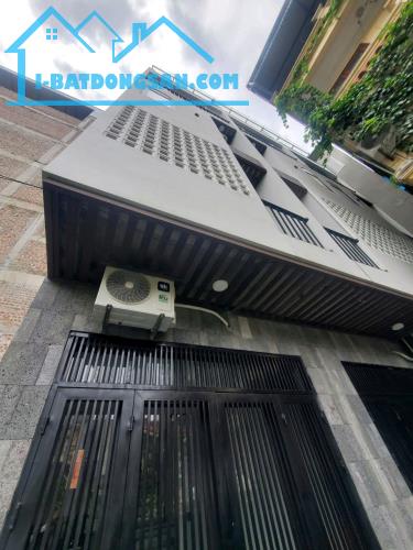 Bán nhà Ngọc Thuỵ,Long Biên 5 tầng,35m oto đỗ cổng nhỉnh 8 tỷ