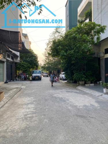 Bán lô đất dv Yên Nghĩa phân lô, ô tô tránh, vỉa hè rộng kinh doanh 50m2, mt 4m giá 9 tỷ!