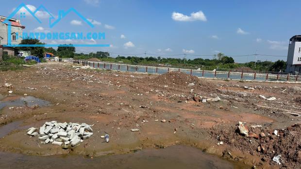 Chính chủ bán nhà trung tâm thị trấn Yên Viên, thuộc hồ sinh thái giáp tổ Yên Hà, Gia Lâm