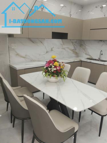 Nhà lô góc Trần Thị Hè, Quận 12 - 4x16m, 3PN, hẻm xe hơi thông, nhà mới, giá 4,85 tỷ