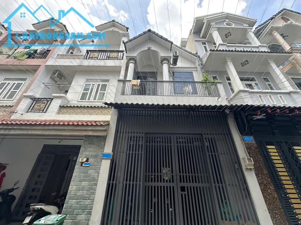 NHÀ ĐẸP Ở NGAY HẺM XE HƠI GẦN CHỢ HIỆP BÌNH PHƯỚC 2 TẦNG 4,5X12 CHỈ 6,2 TỶ.