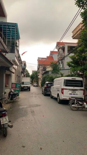 Bán nhà Cống Thôn Yên Viên 65 m 3 tầng MT 4.5 m oto đi qua chỉ 5.x tỷ.