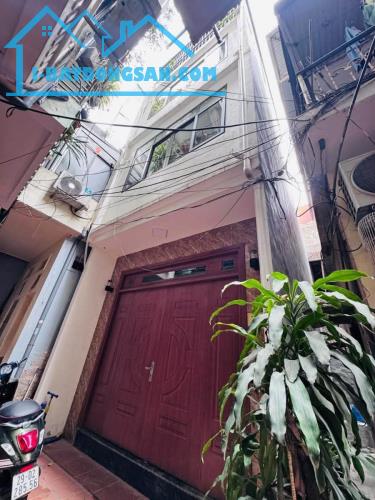 NHÀ ĐẸP HÀO NAM – 30,8M² – MT 4,2M – 4 TẦNG + TUM – GẦN PHỐ – GẦN METRO CÁT LINH – SÂN ĐỂ