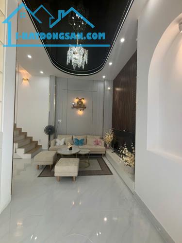 Продаётся дом, 2 спальни, 60 м², Nhà Bè