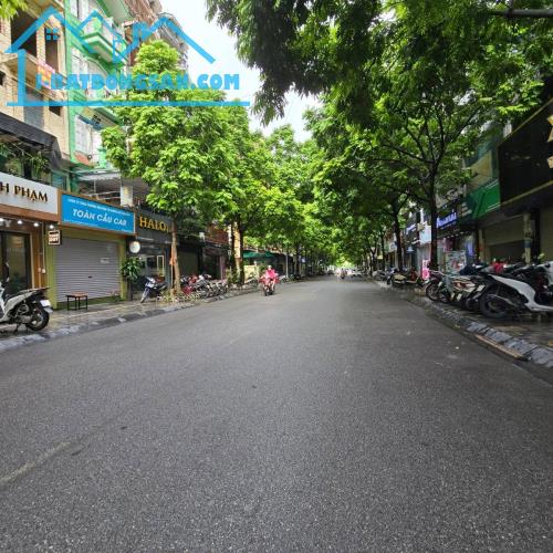 NGUYỄN VĂN HUYÊN,CẦU GIẤY,62M x 8 TẦNG-MẶT TIỀN 4.7M-PHÂN LÔ VỈA HÈ Ô TÔ TRÁNH