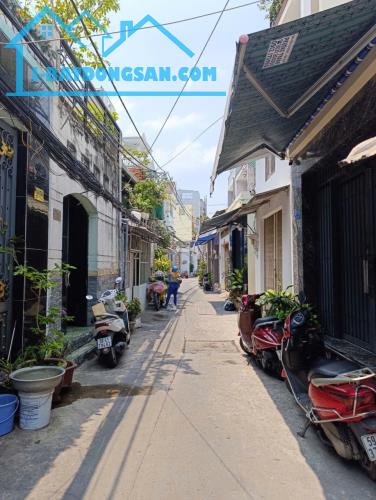 Gần Cao Lỗ Q8, 4m2 x 10, Nở 5m, 4 Tầng, Sổ Hồng Riêng, Thu 20tr/Tháng, Quận 8