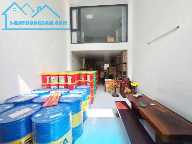 Bán nhà giáp KDC Hồng Long QL13, 82m2 trống suốt tiện kinh doanh, giá 9 tỷ