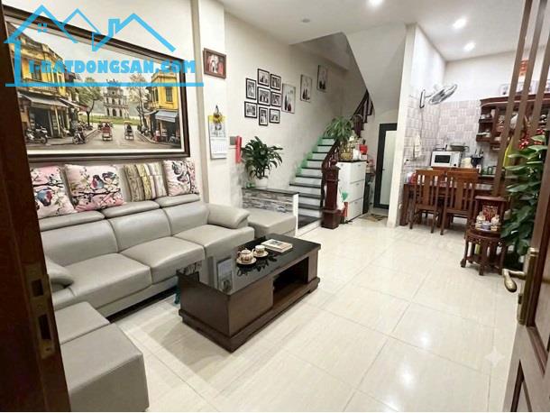 ⭐️Chính chủ bán nhà ai có nhu cầu ko qua môi giới, ngay ngã tư Chu Huy Mân. Giảm 1 tỷ