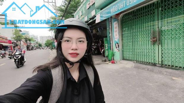 Hẻm ô tô 5m thông, nhà full nội thất ngay ĐH Công thương Tân Phú mà chỉ nhỉnh nhẹ 4Đ