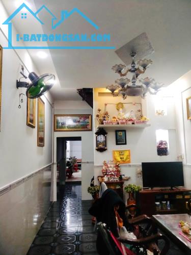 Nhà mặt tiền 2 tầng BTCT Đô Đốc Lộc sát chợ Tân Hương gần trường học, 93m2, chỉ 7,1TỶ.HIẾM