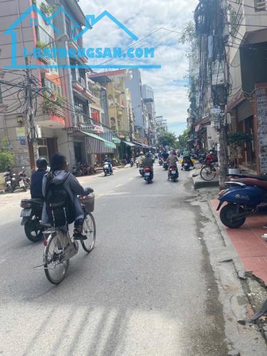 Bán đất tặng nhà cấp 4 tại phố CHỢ CON, 40m2 - 3tỷ4, chỉ vài bước chân ra mặt đường
