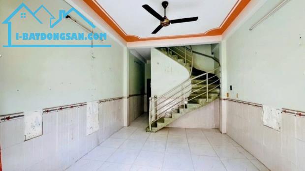 Nhà Tân Phú - Nguyễn Sơn, 2 tầng ở ngay - ngang 4m - dài 13m - hơn 6 tỷ.