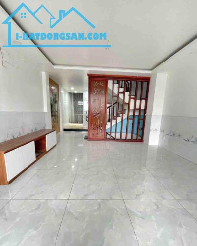 BÁ.N NHÀ ĐẸP 5 TẦNG SÁT AEO.N MAILL TPHU - HẺM XE HƠI - Ở NGAY - NGANG 5M