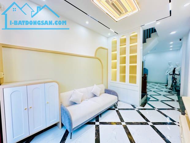BÁT KHỐI. BÁN NHÀ ĐẸP .MỚI KOONG. 35m 5 TÂNG. Giá 6.5 TỶ