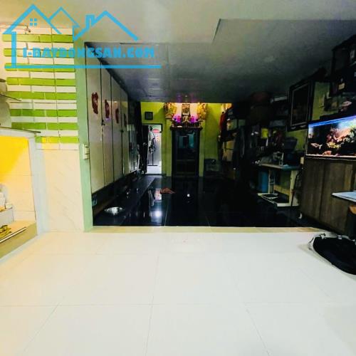 NHÀ GẦN KHU TÊN LỬA – BÌNH TÂN – 75M² – NHỈNH 4 T.Ỷ – NHÀ CẤP 4 – SÂN RỘNG – TIỆN XÂY